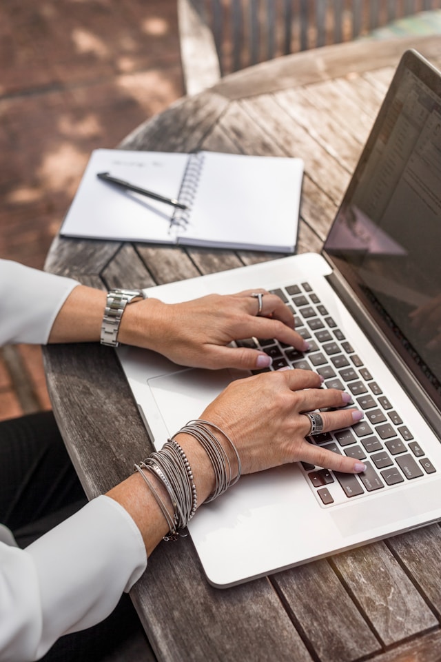 linkedin-sales-solutions-0QvTyp0gH3A-unsplash (1) workshop marketing dubai